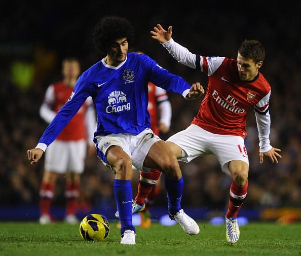 Marouane Fellaini of Everton competes with Aaron Ramsey of Arsenal during the Barclays Premier League match between Everton and Arsenal at Goodison Park on November 28, 2012 in Liverpool, England. (Photo by Laurence Griffiths/Getty Images)